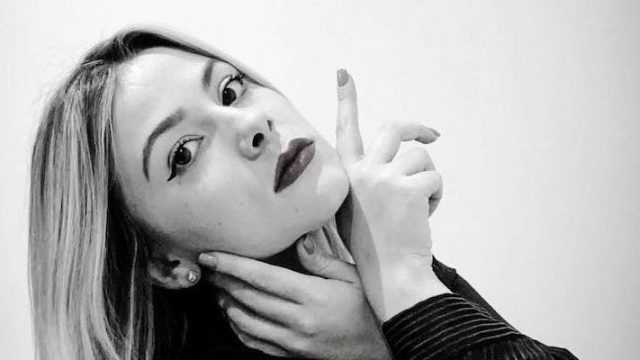 Justine Chanteuse 2.jpg