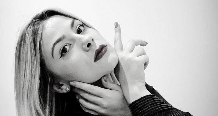 Justine Chanteuse 2.jpg